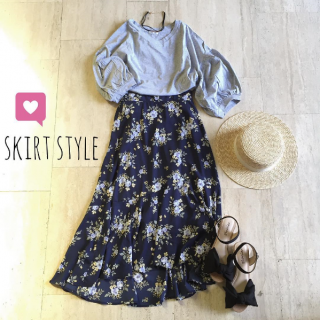 裾のフレアがふわふわかわいいスカート♡　合わせのトップスはシンプルだけどシルエットにこだわって今年らしく。