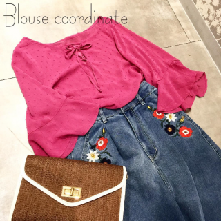 パープルがかったピンクもこの夏注目の色♡　フレア袖が可愛いブラウスで投入！