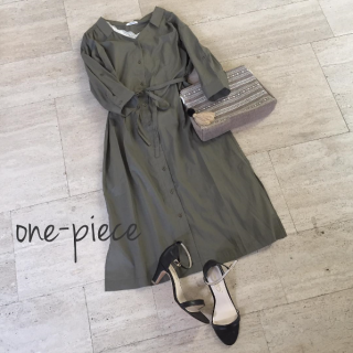 シャツワンピース着回しその①　まずはそのままワンピースとして着用♡　雑材のBagでリゾートスタイルに♡　もちろんカーデ合わせで通勤スタイルとしてもOK♪