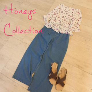 ウエスト部分のレースアップがポイントのブラウス♡　素材感や袖のデザインも可愛さアップのポイントに♡　ボトムはデニムでシンプルコーデ♪