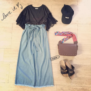 リメイク感がかわいいレース袖のTシャツ♡　小物でビンテージ感も出してコーデをブラッシュアップ！