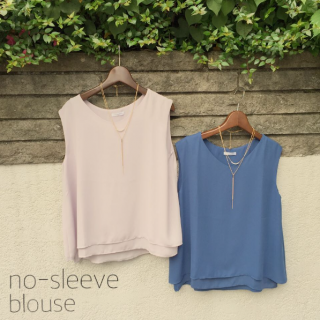 ネックレスがセットになったノースリーブブラウス♡　写真のブルーとピンクの他に定番カラーのオフ,クロ,グレーもあります♡　ジャケットインにも使えるので通勤にもGood♪