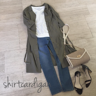 シャツワンピース着回しその②　前開きで羽織りとして着用♡　白トップスとデニムスキニーのワンツーコーデに羽織るだけで一気にオシャレ度UP♪　足元にスニーカーを足してアクティブスタイルにしてもGood♡