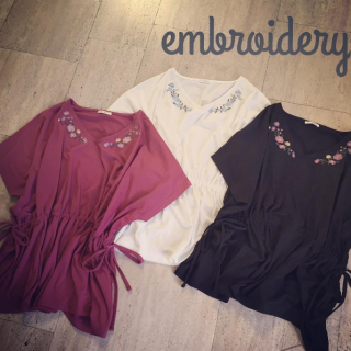 ウエスト部分をひもで調整可能な刺繍入りのTシャツ♡　さらっと着るだけで今年っぽいスタイリングに♡