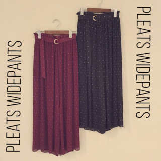 先日ご紹介のワイドパンツ♡　プリーツが新鮮で可愛い♪　人気のドット柄はアカとクロの2色展開♡　ボトムから秋色を取り入れていくのもGood♡こちらのドット柄の他にアカ花柄、コン花柄、クロ花柄の展開もあります♡