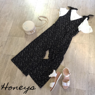 人気のオールインワン♡　インナーにフリフリのかわいいトップスを合わせて♡