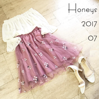 花柄刺繍がラブリーな甘めコーデ。　花柄刺繍がラブリーな甘めコーデ。