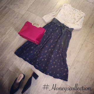 花柄スカートはベルトが付いて¥2680♡　トップスを白系で合わせて爽やかな晩夏スタイルに♡