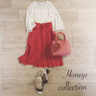 レース×ピンクはモテコーデの王道スタイル♪　レース越しの肌見せでさらに女子力アップ♡　Bagに付いてるファーチャームは取り外し可能なのでお手持ちのBagと組み合わせるのもGood♪