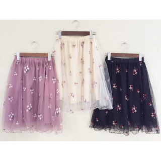 以前のポストで人気だったスカート。　全3色です♡