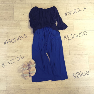 黒×ブルーの大人スタイル♡　キレイ色のボトムは合わせるだけでおしゃれな着こなしになるので1枚あるとGood♡