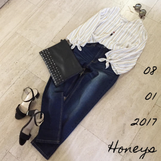 なんでもオールマイティに気合わせられるデニム！　ブラウスとクロ小物でハンサムコーデに♡