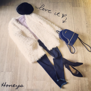 先日のポストで人気だったプードルファーのアウターをデニムでカジュアルに。