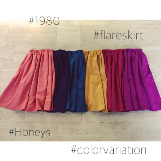 ミディ丈のカラースカートはウエストゴムで履きやすい♡　カラバリも豊富な6色展開なので気分に合わせてイロチでゲットするのもオススメ♡