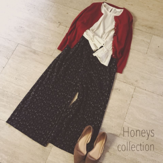 赤×白×紺のコーディネート　袖コンシャスのブラウスとプリーツガウチョパンツでトレンドスタイル♡　赤のカーデを差し色に♡