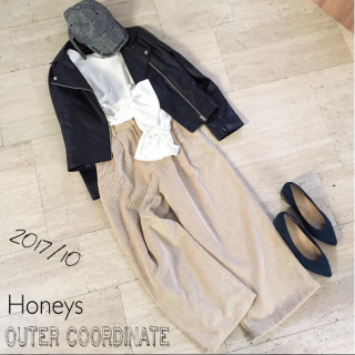 ガーリーなトップスとクールなアウターでミックスコーデ♡