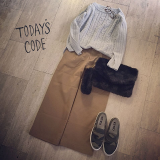 肌寒い日はニットでほっこり♡　キャメルのチノワイドを合わせてトラッドを意識したコーディネートに♡