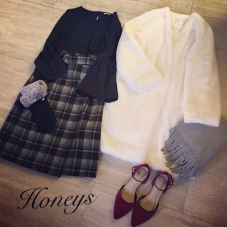 ファーコートはお出かけスタイルにもGood♡　足元に色を差してさらに華やかに♡