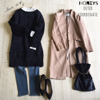 チビフリルがかわいいトップスをニットチュニックのインナーに。　かわいいアイテムを使った分、アウターはシンプルにかっこよく。