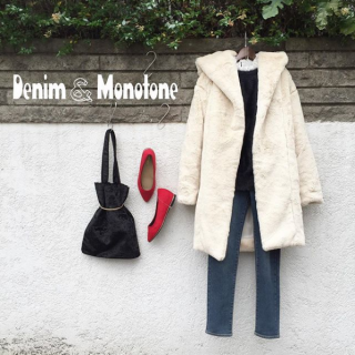 モノトーン×デニムコーデはファーやベロアなど素材感でおしゃれ感をトッピング♡