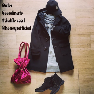 ほっこり見えがちな柄のニットワンピース黒をメインにコーデをまとめてモード見せするとカッコいい！