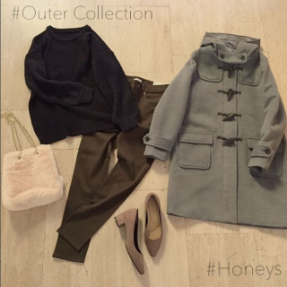 ロング丈のダッフルコートを使った大人なコーディネート♡　足元にパンプスを合わせるだけでグッと大人っぽいスタイリングに♡　黒×カーキの配色もグレーを合わせることでキツくなりすぎない印象に♡