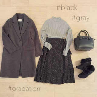 チェスターコートを主役にしたグレーのグラデーションコーデ♡　ボトムを濃い色にするとスッキリまとまってGood！