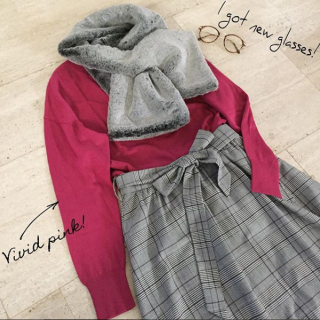 コートインにもおススメなコーデ♡　ビビットな色とクラッシックな柄がベストマッチ。