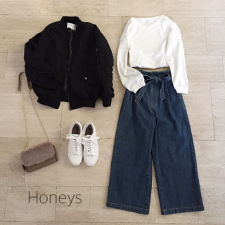 人気の中綿リブブルゾンにデニムワイドパンツを合わせたトレンドスタイル♡　ファー小物や袖コンシャスなトップスでさらにかわいさをプラス♡