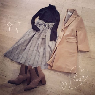 グレンチェックのスカートを主役にしたシンプルコーデ♡　いつもスタイルにプラスするだけでトレンドスタイルが完成しちゃうスカートは要チェック！