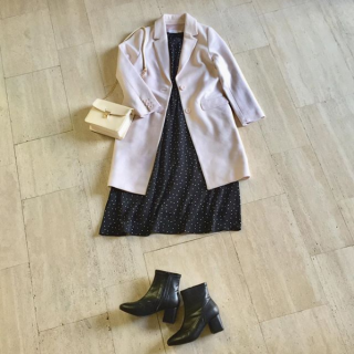 ドット柄のワンピースが大人可愛い♡　ロング×ロングのバランスでトレンドスタイルに。　　