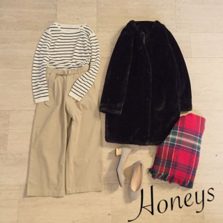 ファーコートのインナーはマリンを意識した春コーデ♡　チェックのストールは赤を選んで華やかさをプラス♡