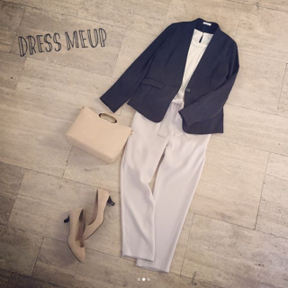 カラーレスのジャケットは1枚あるとオンにもオフにも使えてGood♪