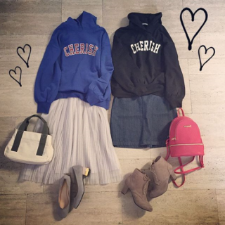 ゆるめのロゴパーカーを使ったスカートコーデ♡　デニムミニを合わせたアクティブスタイルとミディ丈のチュールスカートを合わせたガーリースタイル♡　スタイリング次第で大人もOKなコーディネートに♪