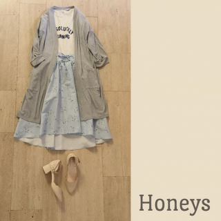 Tシャツとロングカーディガンのアンサンブルはそれぞれ単品でも使えて着回しがきくのがうれしいアイテム♪　水色がきれいなフレアスカートを合わせてガーリーカジュアルスタイルに♡