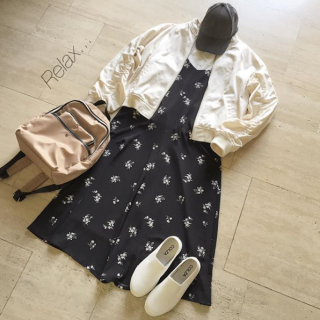 アイボリーカラーのブルゾンで春らしく✨　オールインワンは花柄をチョイスしてスポーティな中にもガーリーさをプラス♡