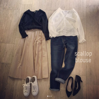 スカラップ刺繍のブラウスは着るだけで可愛いスタイリングに♡　ボトムはスカートでもパンツでもOK♪