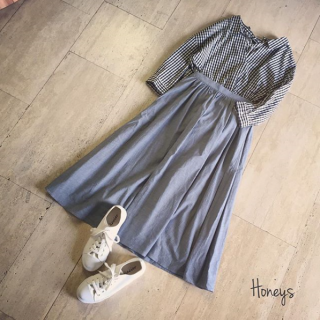 さりげないバックリボンがポイントのスキッパーブラウスで後ろ姿もかわいく♡　ギンガムチェックをチョイスしてトレンド感も忘れずに♪