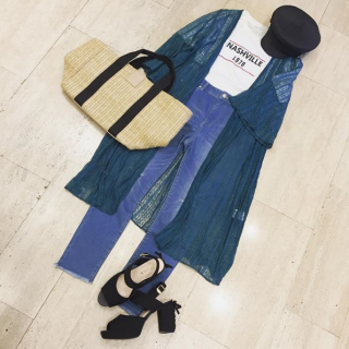 レースのロングガウンはさらっと羽織るだけでコーデがサマになるオススメアイテム★ これからのシーズンに活躍間違いなし♪