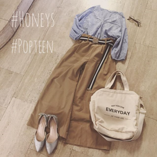 スカラップ刺繍で高見えデザインのブラウスはワイドパンツ合わせで大人カジュアルな着こなしに♡