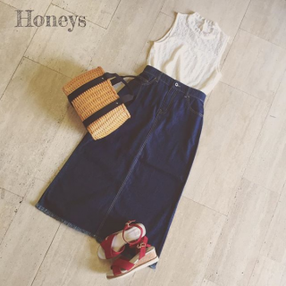 人気のレースノースリハイネックが¥980のプチプラで登場！　メインでももちろん、インナーとしてレイヤードスタイルのポイントにも◎ このクオリティでこのプライスは絶対買い！