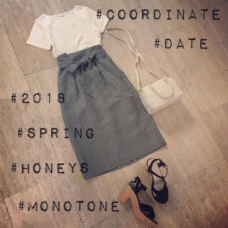 ギンガムチェックのナロースカートで作るモテコーデ♡　ギンガムチェックはモノトーンでコーディネートするのがTRYしやすい♪　胸元のスカラップで可愛さUP♡