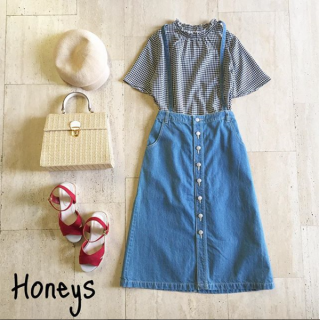 デニムスカートはサス付きで新鮮さをプラス♪　人気のギンガム×ハイネックのブラウスを合わせてカジュアルなガーリーコーデに♡