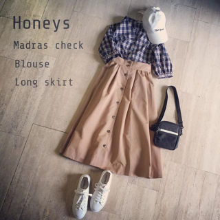 チェックとキャメルの色合わせがポイントのコーディネート♡　スポーツ系の小物を合わせたスポーツMixなスタイリングもオススメ♡