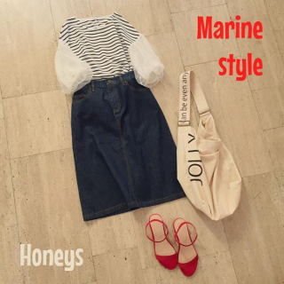 ボーダー×デニムのマリンスタイル♡　トップスは袖がチュールになっているのがポイント♡　足元はマリンスタイルに欠かせない赤いサンダルを合わせて夏のラフスタイルに♪