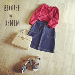 人気のスカラップ刺繍ブラウスは赤を選んで新鮮なスタイリングに♡　赤とデニムは相性抜群♪　夏小物を合わせて季節先取りなコーディネートの完成♡