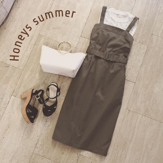 幼くなりがちなジャンスカは細身シルエットで大人っぽく♡　レースのハイネックを合わせて大人可愛いスタイリングに♡