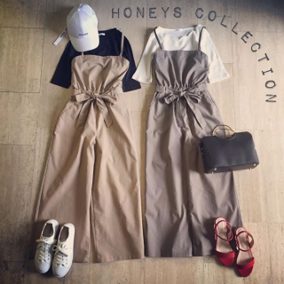 オールインワンをカジュアル＆キレイめにスタイリング♡　キャップ+スニーカーで大人のカジュアルスタイルに♪　衿ぐりスカラップデザインのトップスにきれい色サンダルを合わせてカジュアルになりがちなオールインワンをキレイめスタイルに♡