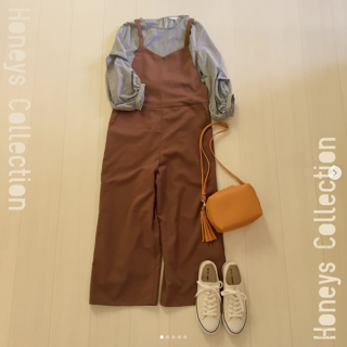 袖のデザインが2Way仕様のブラウスはオールインワンとの相性もGood！　その日の気分で手軽にデザインが変えられるのがうれしい♡　オールインワンは後ろのデザインもポイント♪