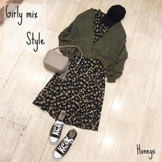 ストリートなリブブルゾンはワンピースと合わせてガーリーMIXにスタイリング♡　 秋ならではの着こなしを楽しんで♪